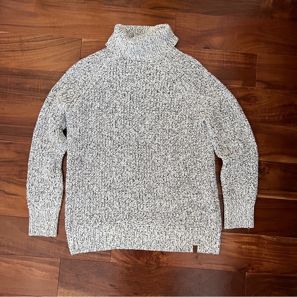 ROOTS Snowy Fox Turtleneck - Picture 2 of 7